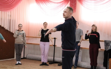 Балетмейстер высшей категории ГАПиТ «Волга», педагог народного коллектива ансамбля танца «Волга» ЦКК «Патриот» Максим Агеев принял участие в творческой лаборатории по хореографическому искусству «DANCE PROFI», прошедшей 30 марта в Барышском районе.